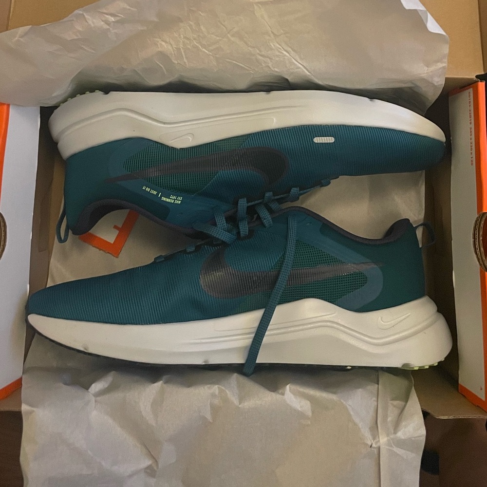 Nike Downshifter 12 Running Shoes SIZE 12.5